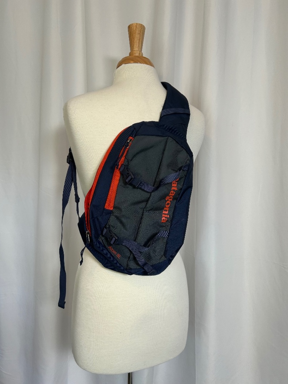 PATAGONIA NAVY & GRAY ATOM 8L BAG